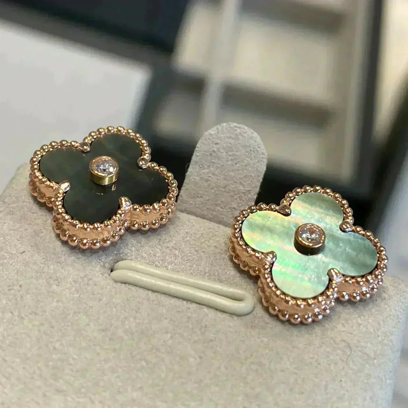 CLOVER MEDIUM 1 MOTIFS GRAY MOP DIAMOND EARRINGS