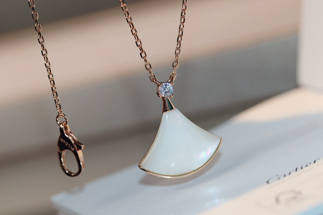 COLLIER DIANA DREAM NACRE BLANCHE OR ROSE 1 DIAMANT