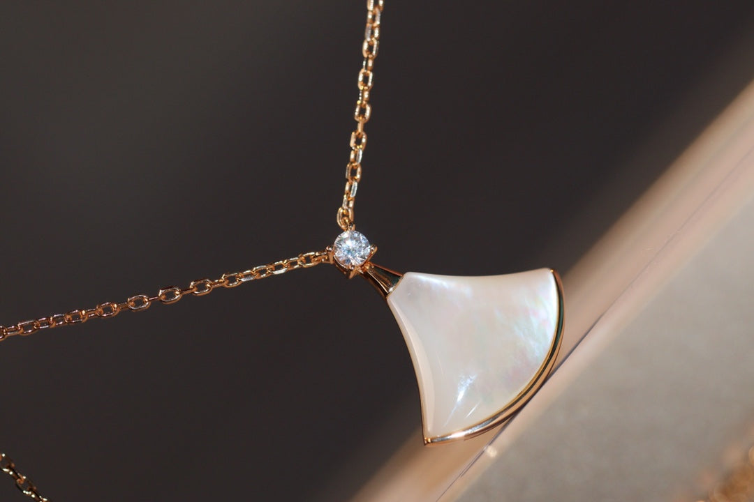 COLLIER DIANA DREAM NACRE BLANCHE OR ROSE 1 DIAMANT