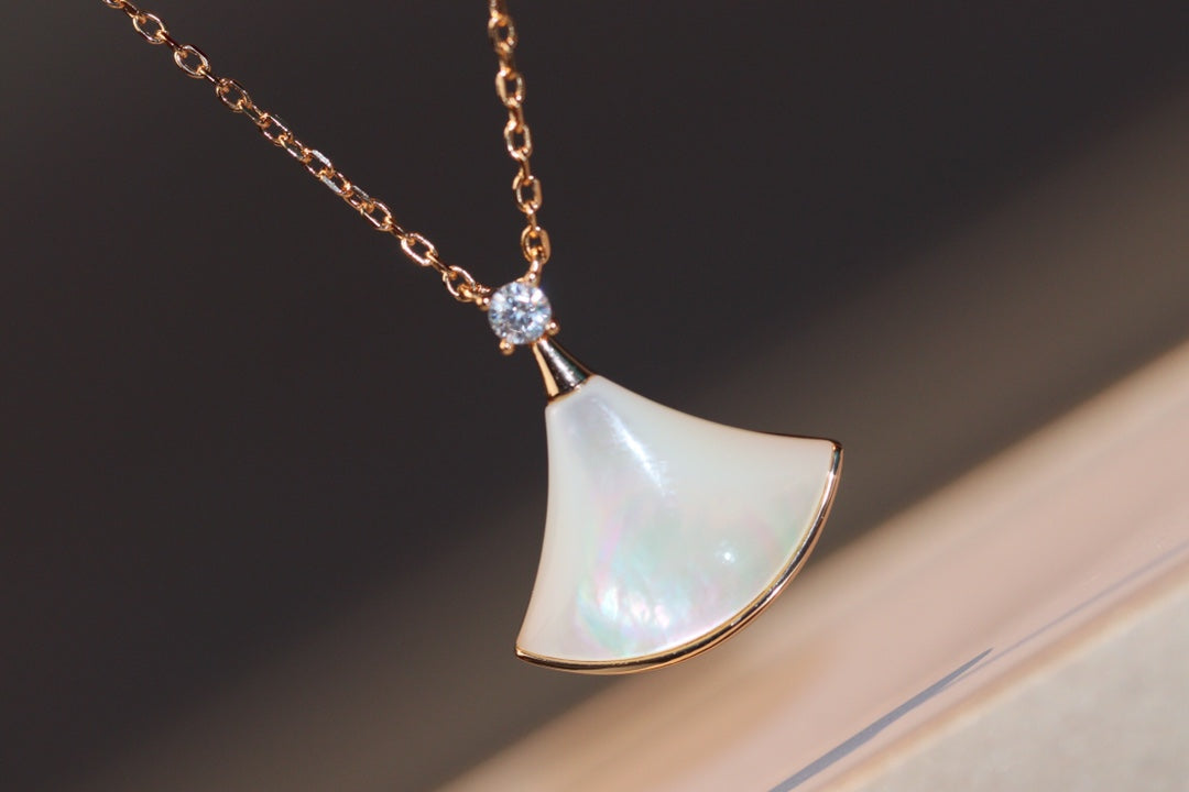 COLLIER DIANA DREAM NACRE BLANCHE OR ROSE 1 DIAMANT