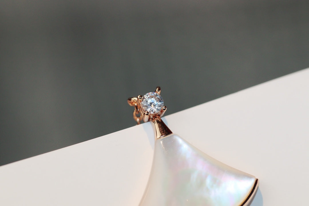 COLLIER DIANA DREAM NACRE BLANCHE OR ROSE 1 DIAMANT