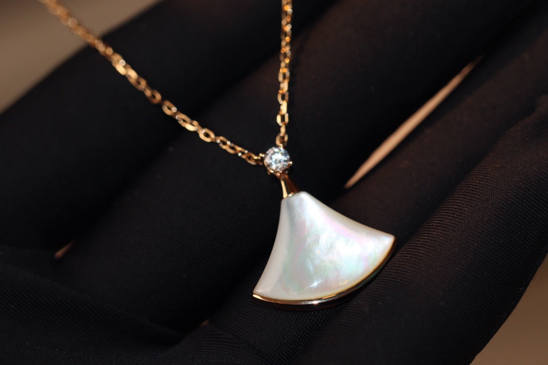 COLLIER DIANA DREAM NACRE BLANCHE OR ROSE 1 DIAMANT