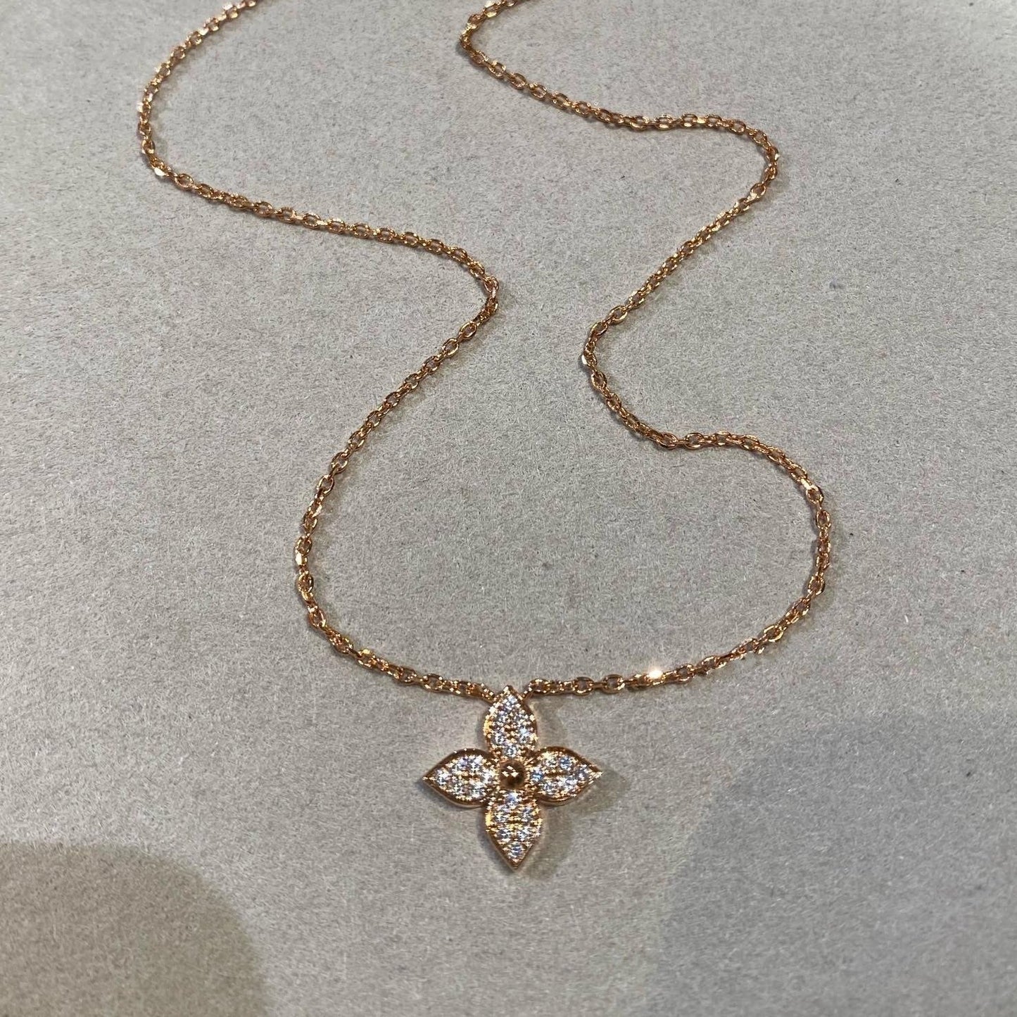 DIANA STAR DIAMOND NECKALCE
