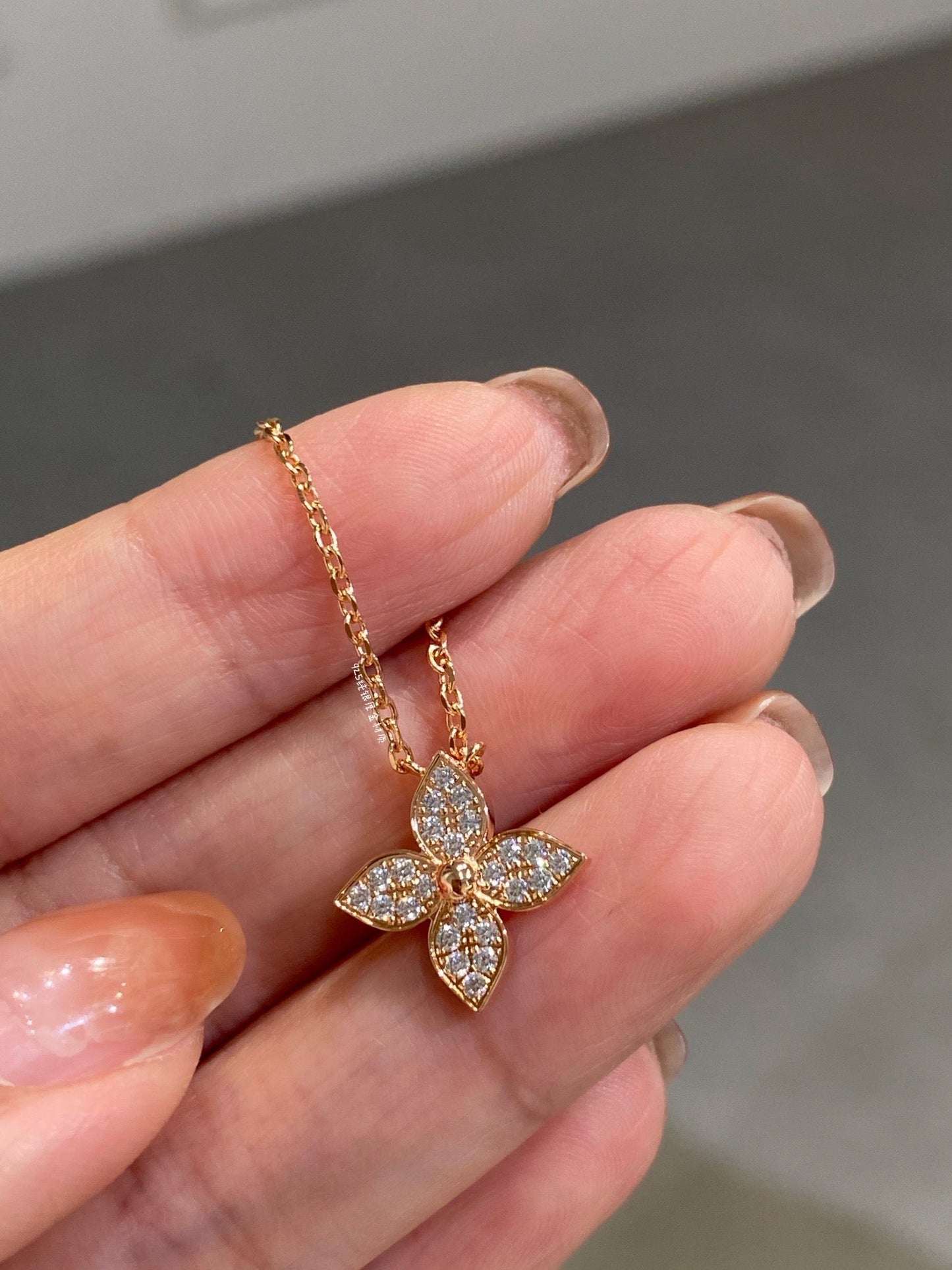 DIANA STAR DIAMOND NECKALCE