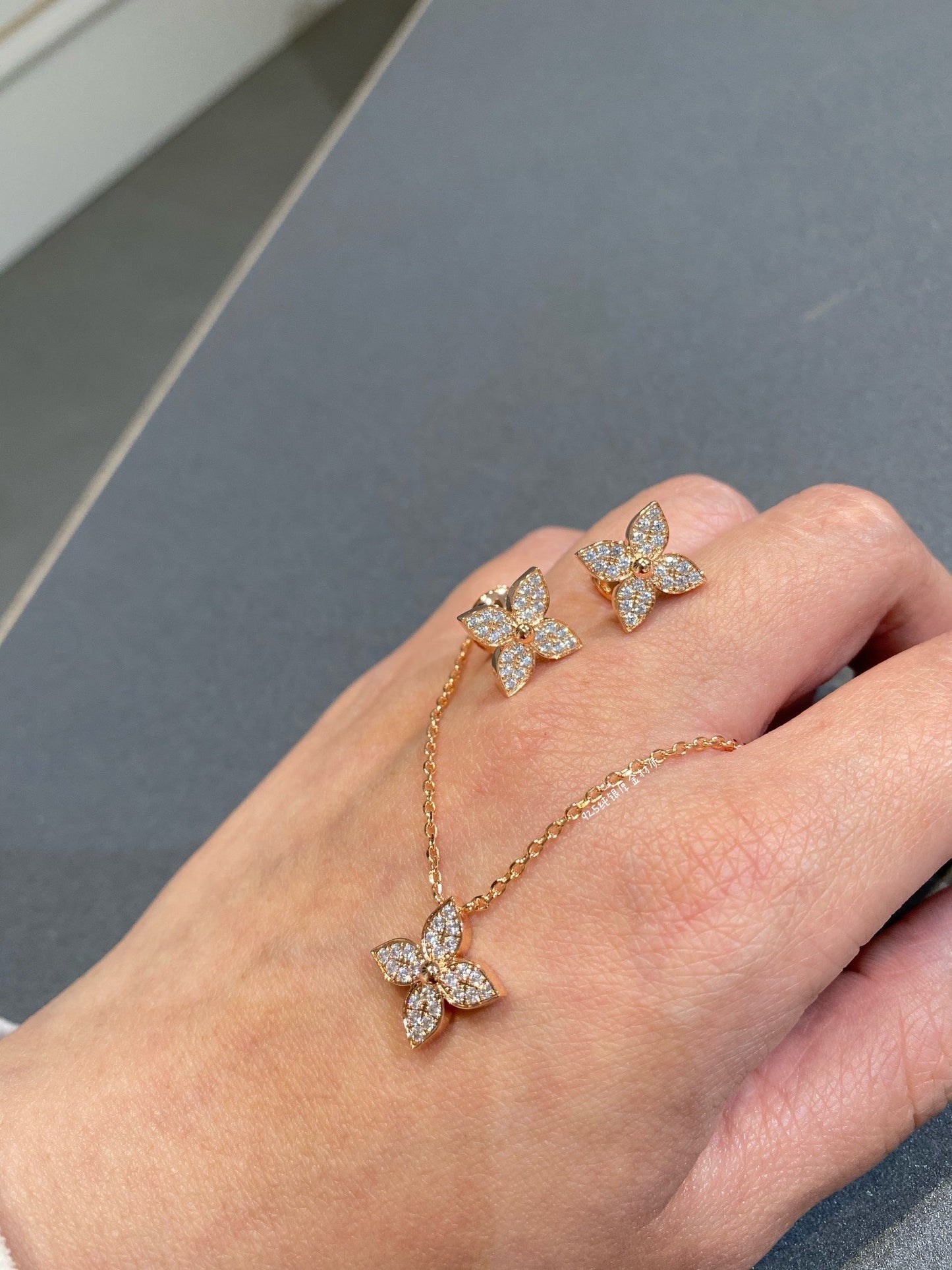 DIANA STAR DIAMOND NECKALCE