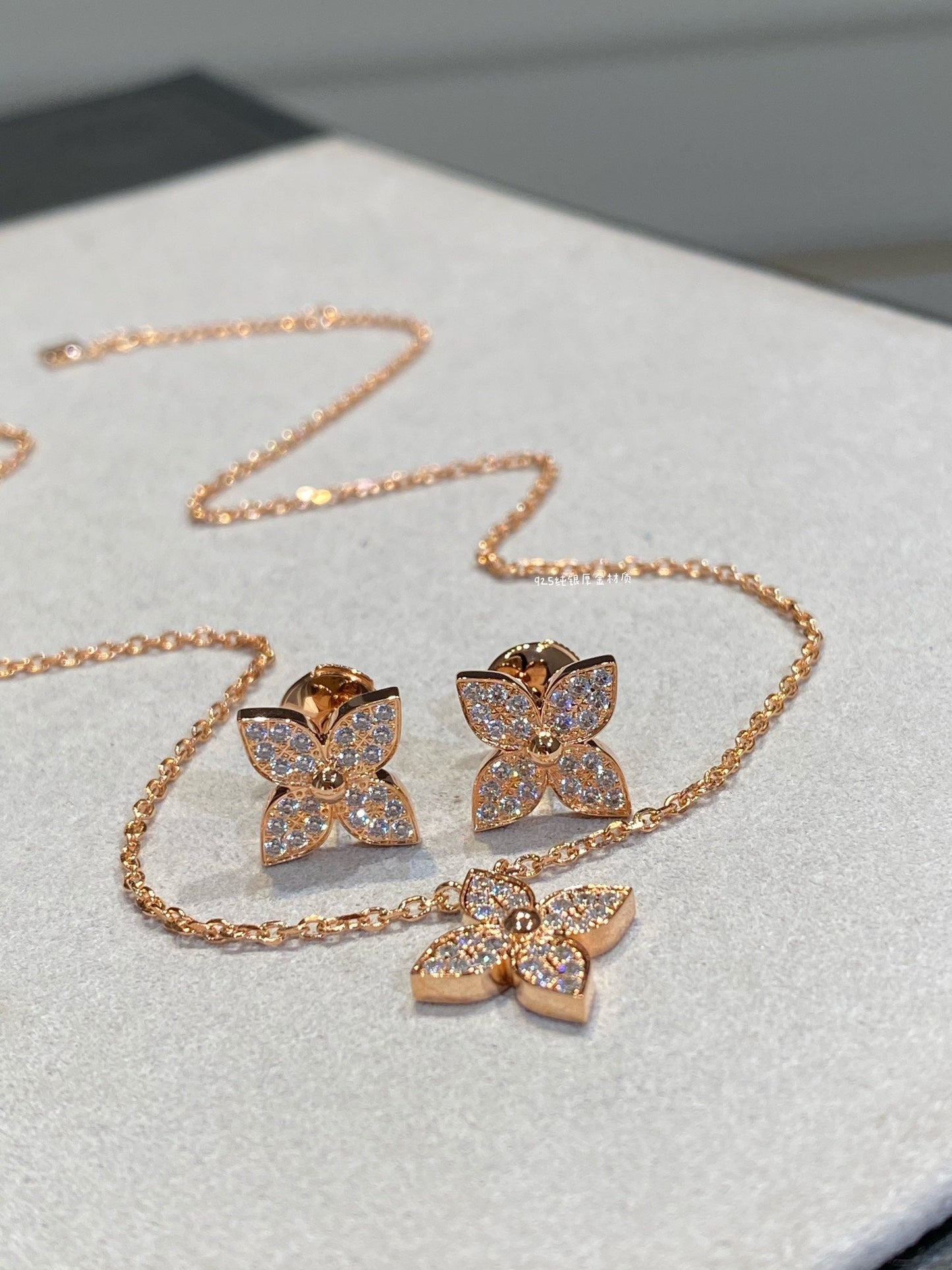 DIANA STAR DIAMOND NECKALCE