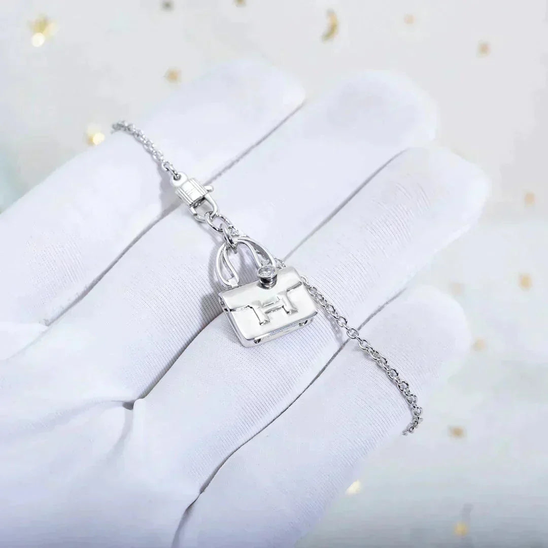 DIANA AMULETTE PEDANT SILVER NECKLACE