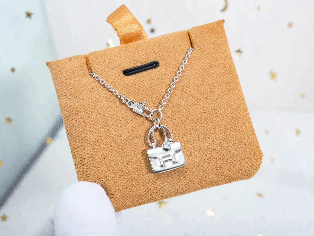 DIANA AMULETTE PEDANT SILVER NECKLACE