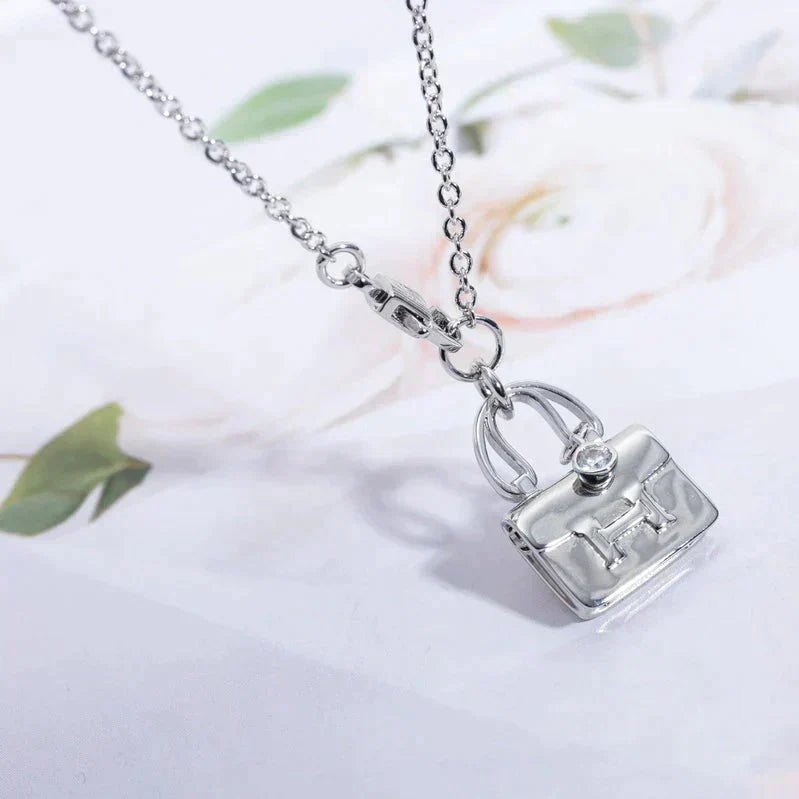 DIANA AMULETTE PEDANT SILVER NECKLACE