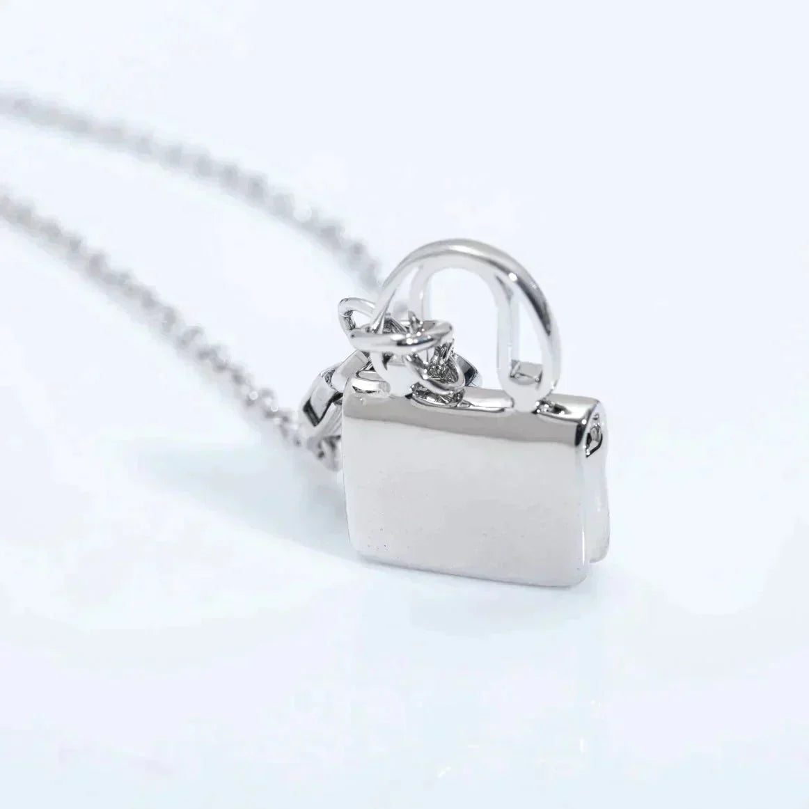 DIANA AMULETTE PEDANT SILVER NECKLACE