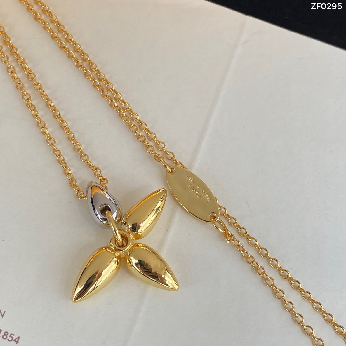 DIANA LOUISETTE PEDANT GOLD NECKLACE
