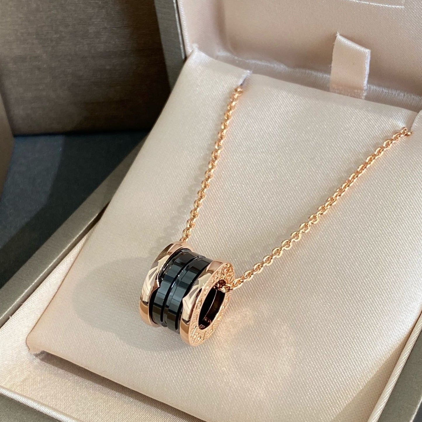 DIANA ZERO 1 BLACK CERAMIC PINK GOLD NECKLACE
