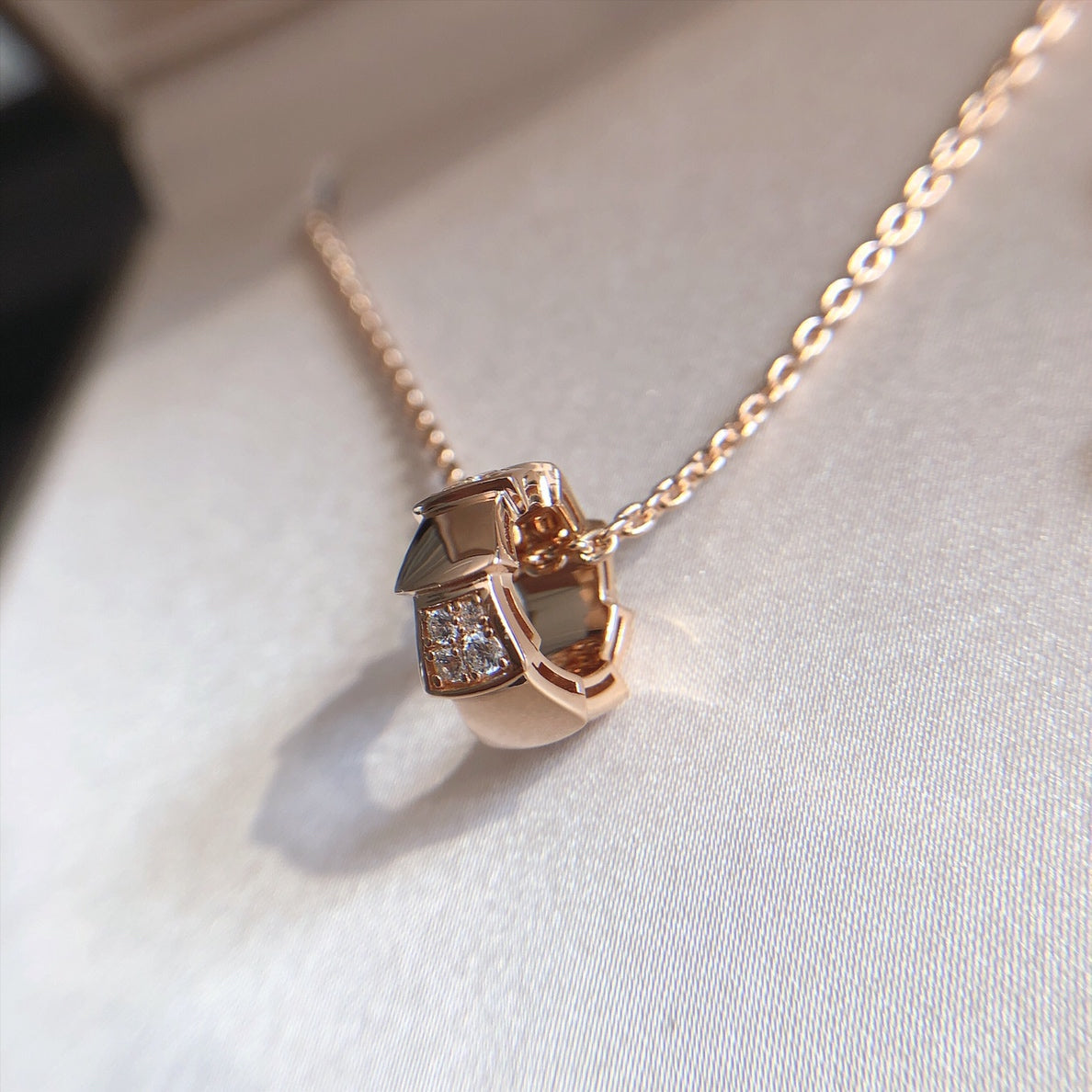 DIANA SERPENTI PEDANT DIAMOND PINK GOLD NECKLACE