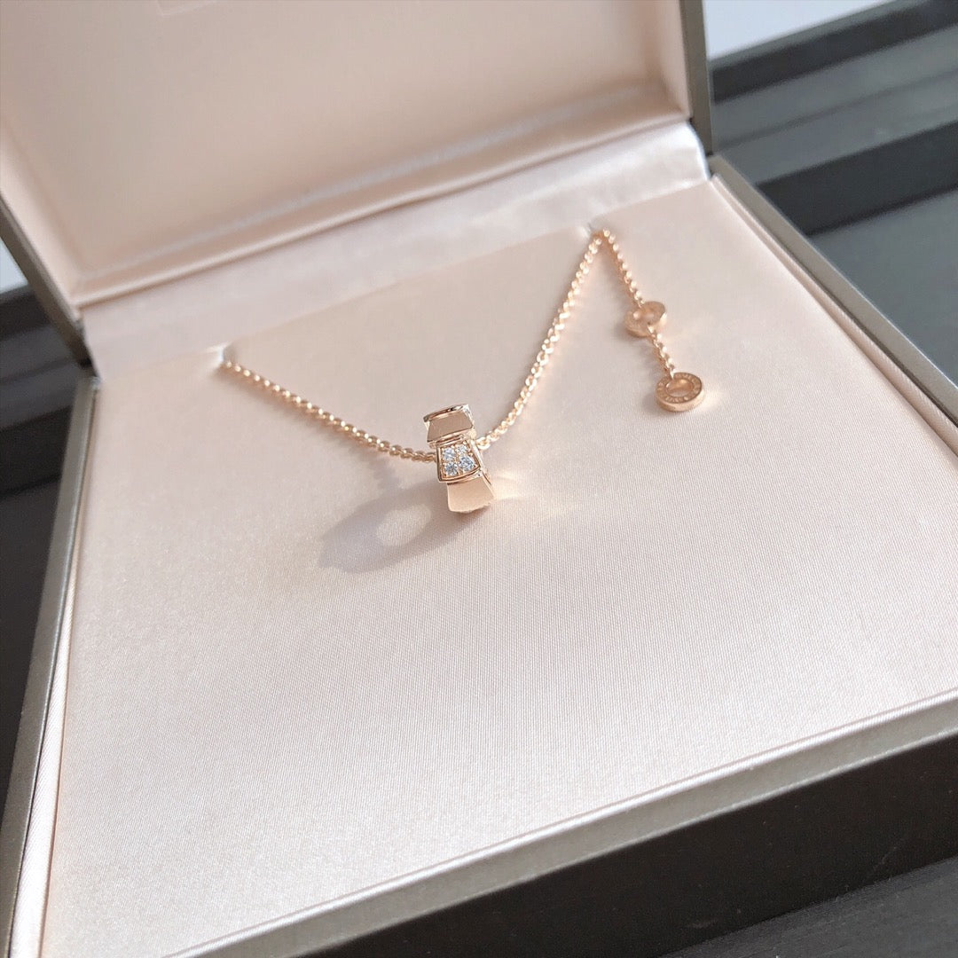 DIANA SERPENTI PEDANT DIAMOND PINK GOLD NECKLACE