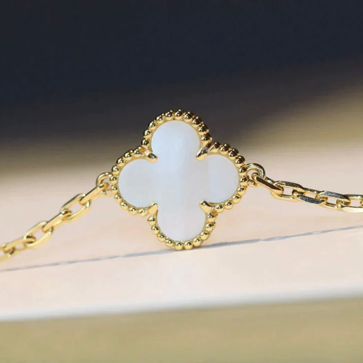 DIANA CLOVER 20 MOTIFS WHITE MOP NECKLACE