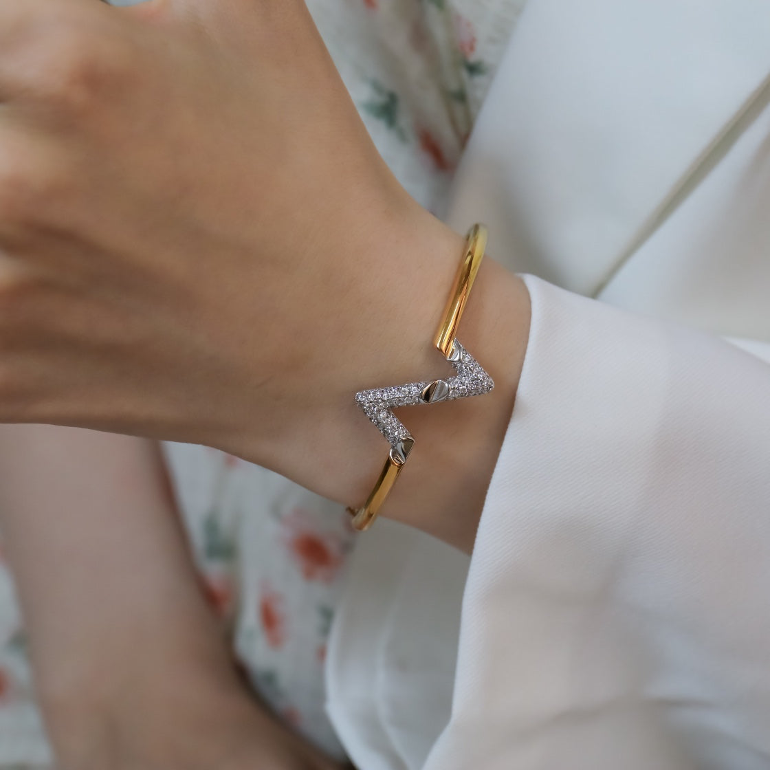 DIANA VOLTE UPSITE DOWN GOLD DIAMOND BRACELET