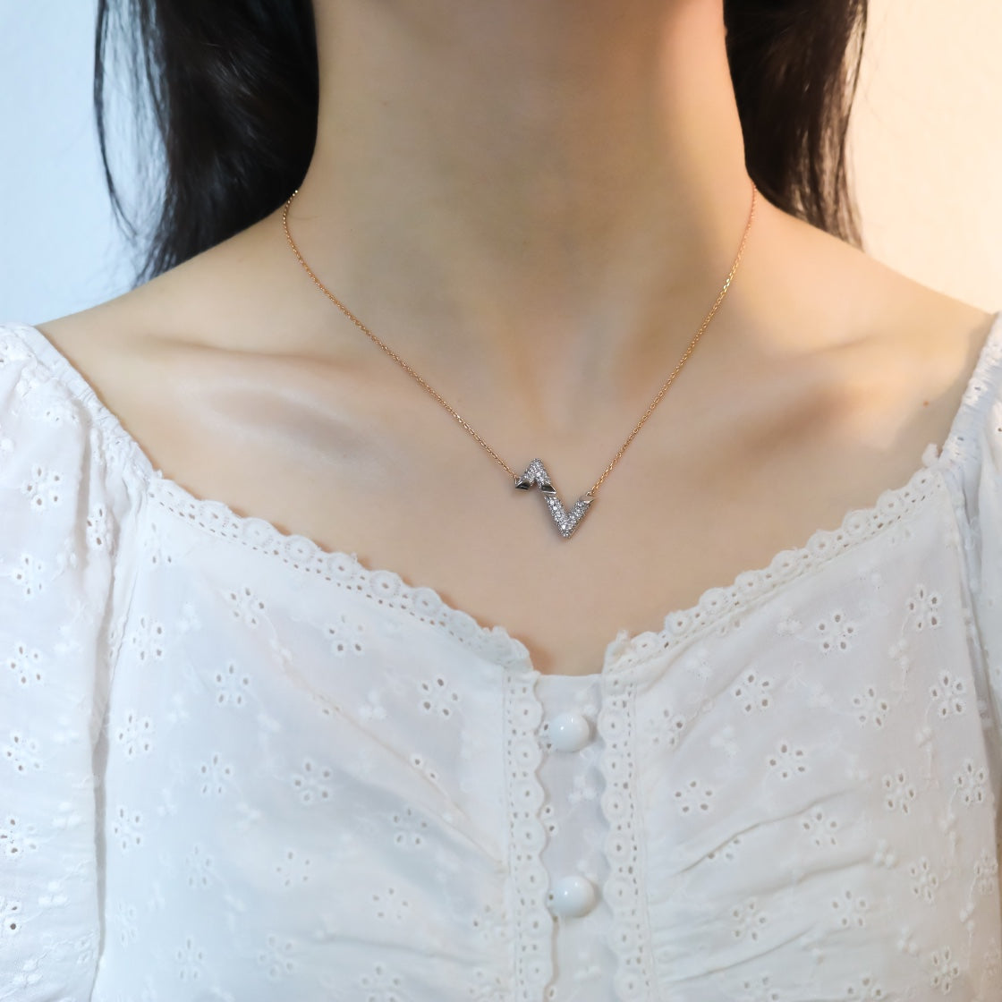 DIANA VOLT SILVER DIAMOND PEDANT NECKLACE