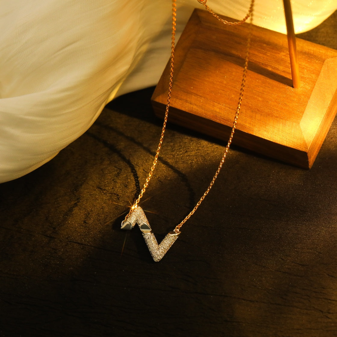 DIANA VOLT SILVER DIAMOND PEDANT NECKLACE