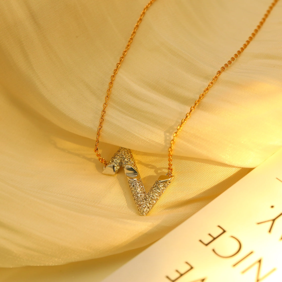 DIANA VOLT SILVER DIAMOND PEDANT NECKLACE