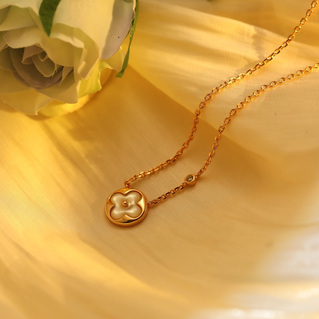 DIANA SUN PEDANT PINK GOLD 1 DIAMOND NECKLACE