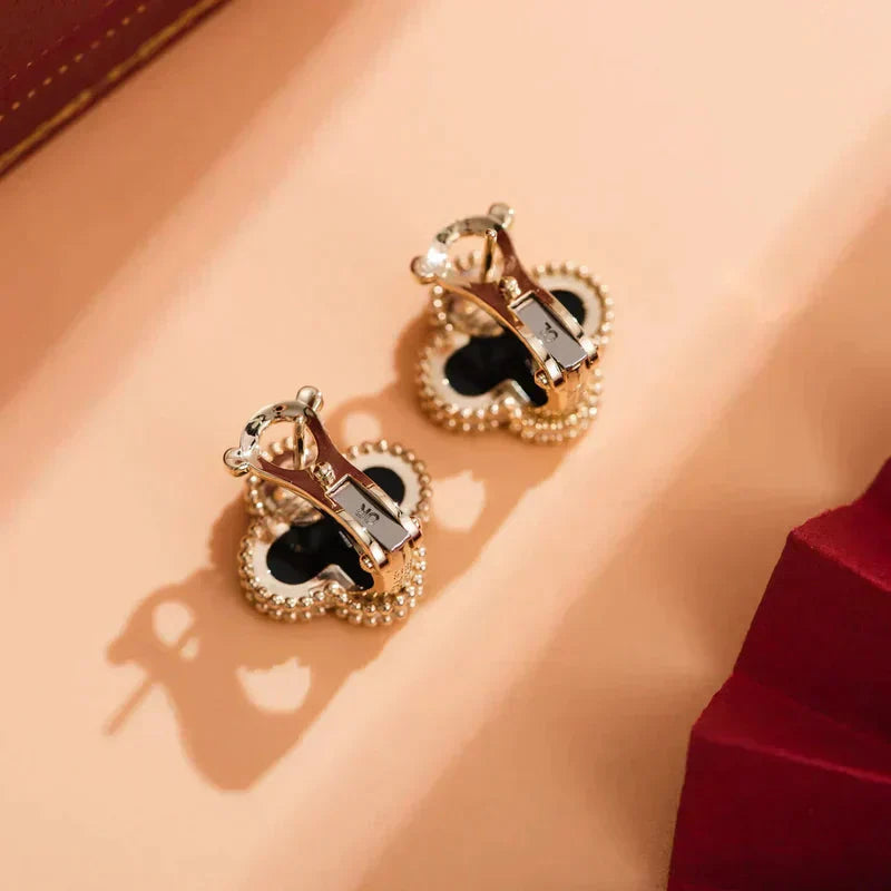 DIANA CLOVER MEDIUM 1 MOTIFS ONYX STUD EARRINGS