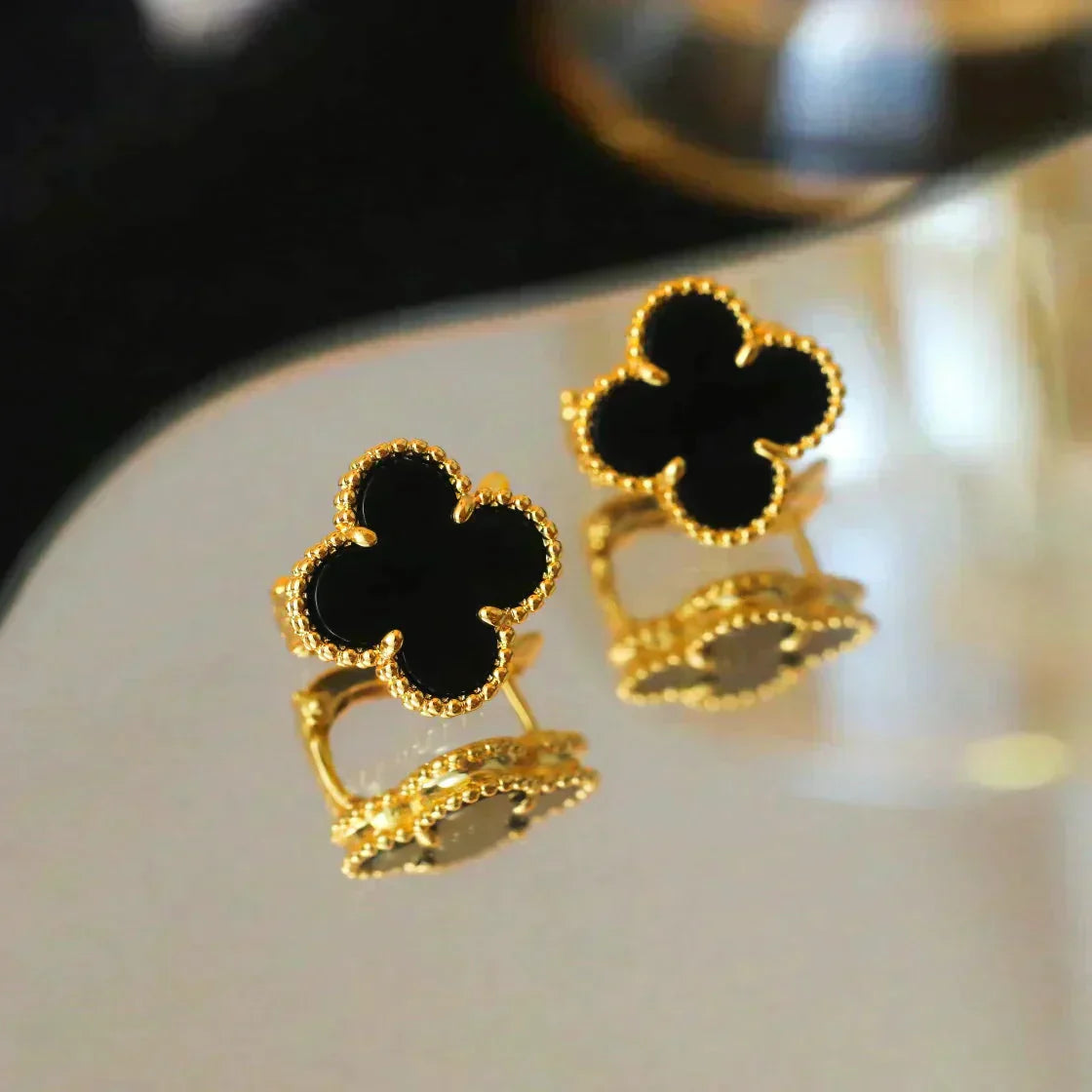 DIANA CLOVER MEDIUM 1 MOTIFS ONYX STUD EARRINGS