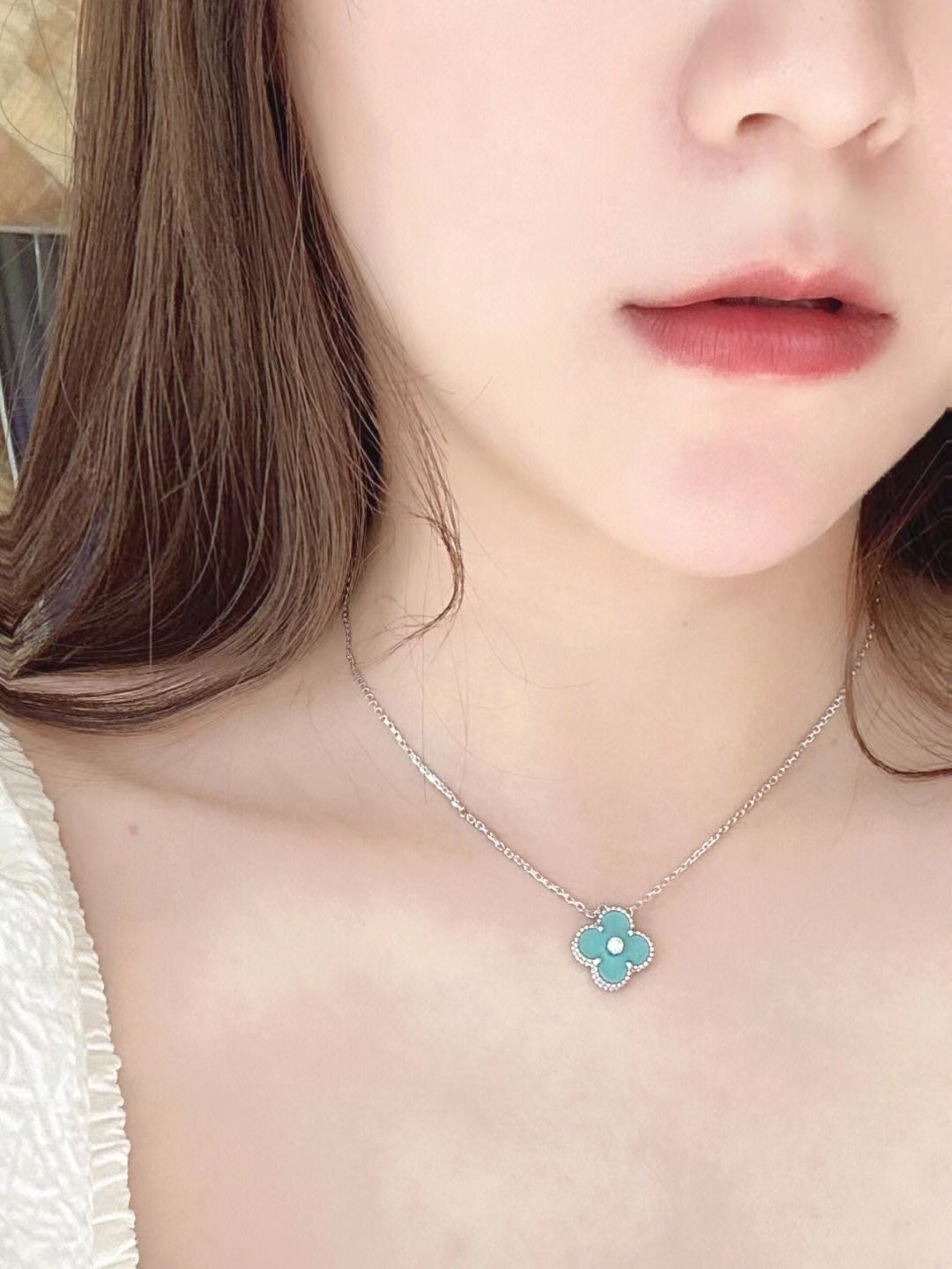 DIANA CLOVER 1 DIAMOND LIGHT BLUE SILVER NECKLACE