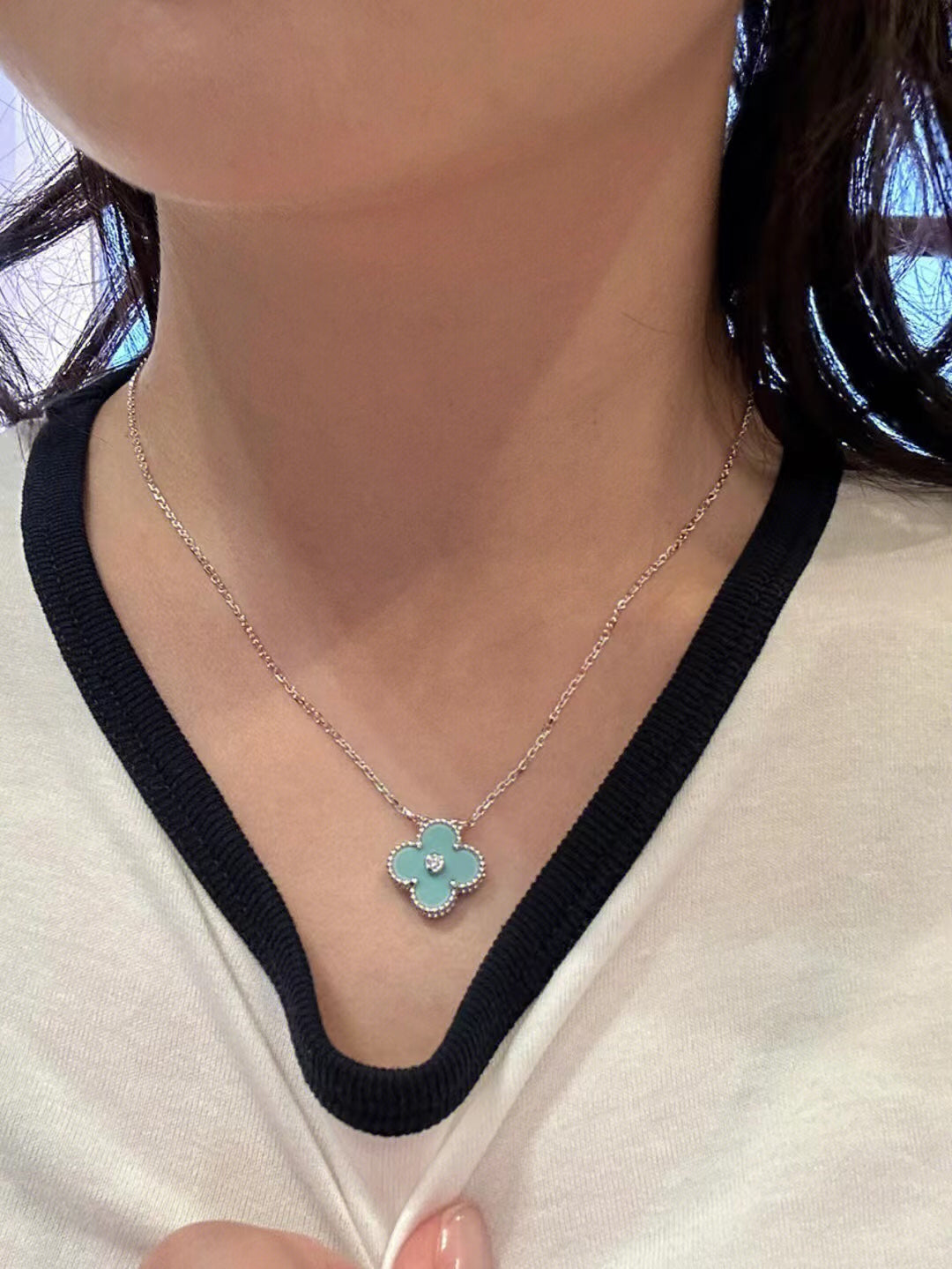 DIANA CLOVER 1 DIAMOND LIGHT BLUE SILVER NECKLACE
