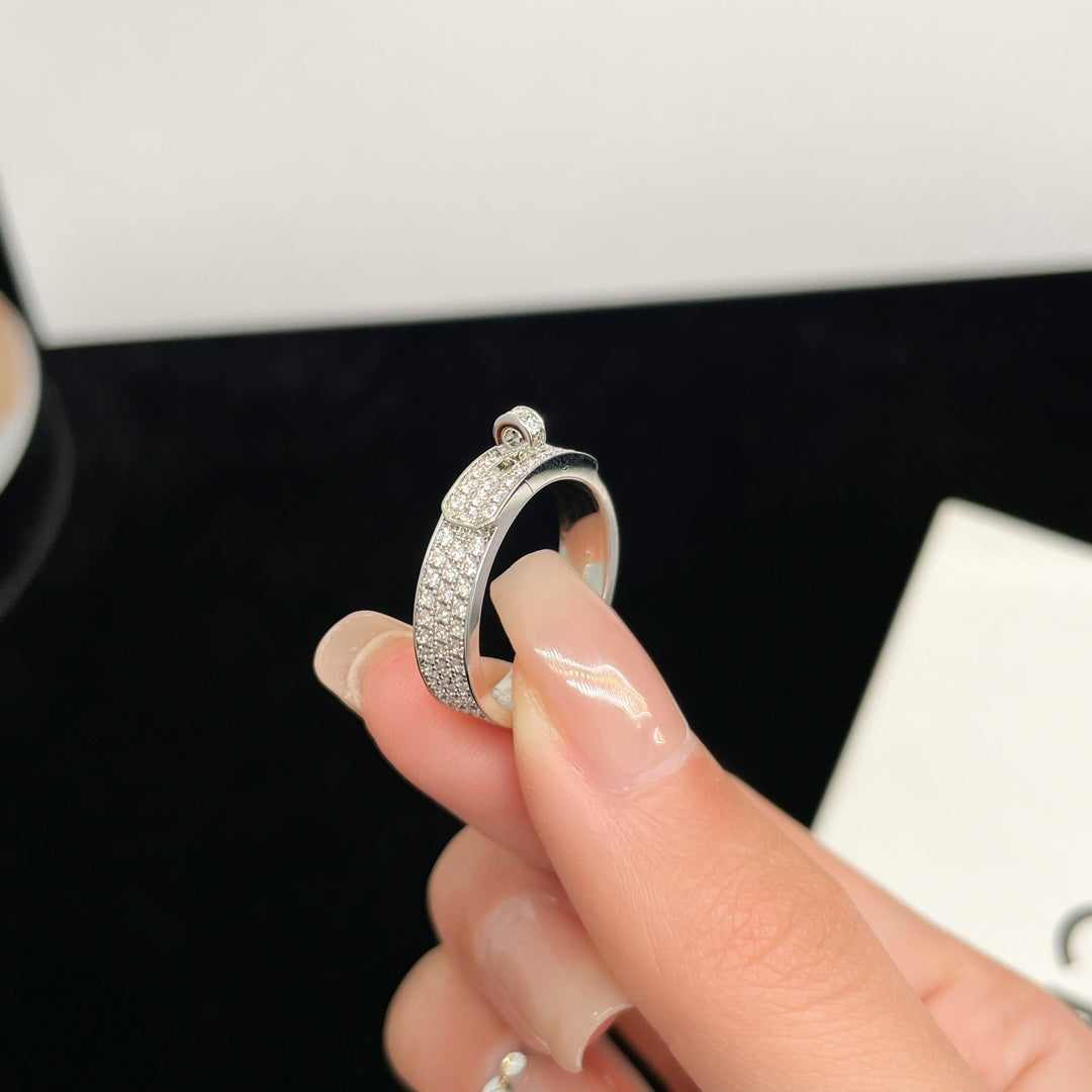 DIANA KELLY SILVER DIAMOND RING