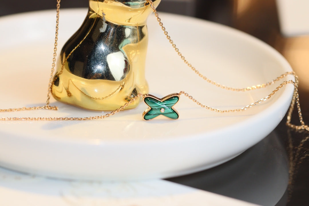 DIANA JEUX MALACHITE 1 DIAMOND PINK GOLD NECKLACE