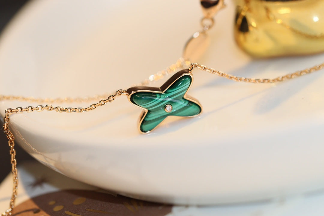 DIANA JEUX MALACHITE 1 DIAMOND PINK GOLD NECKLACE