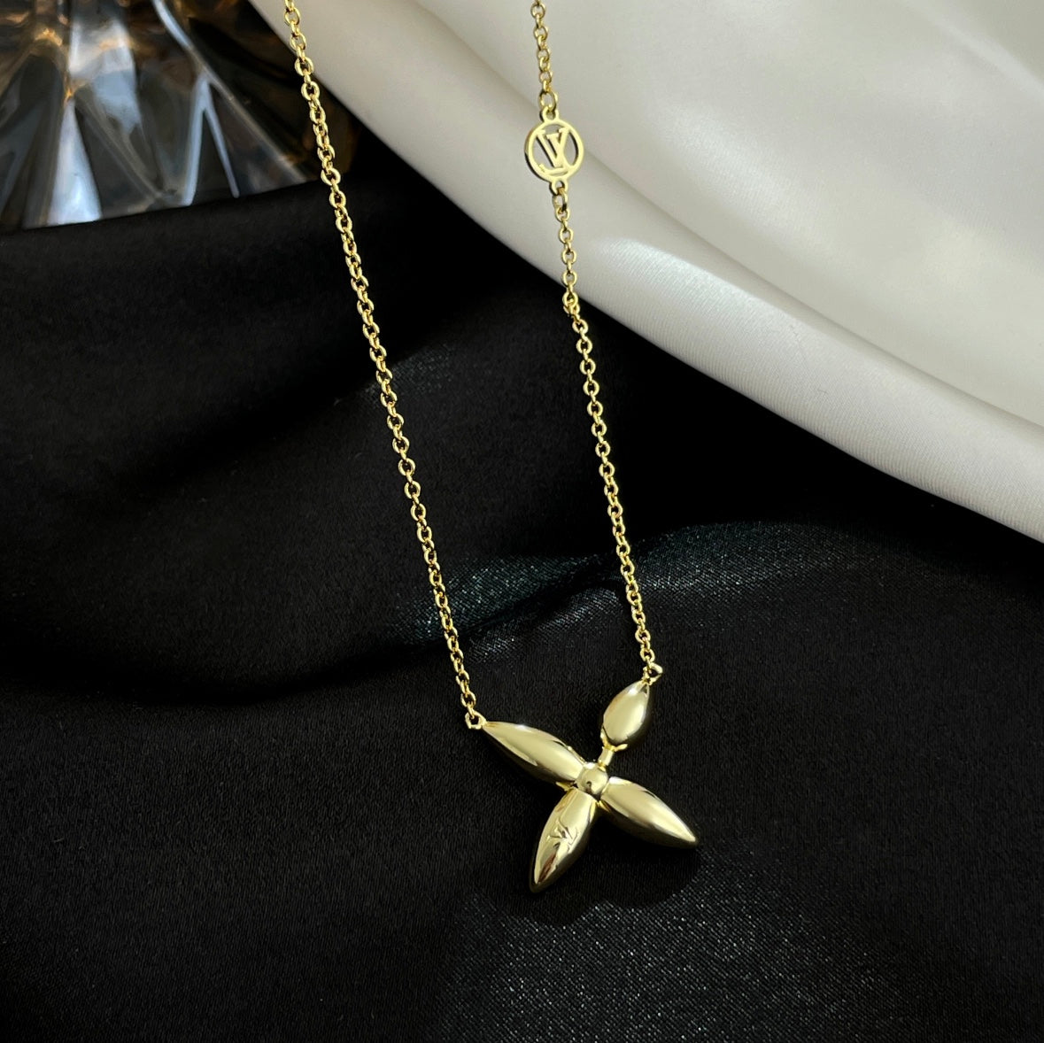 DIANA LOUISETTE GOLD NECKLACE
