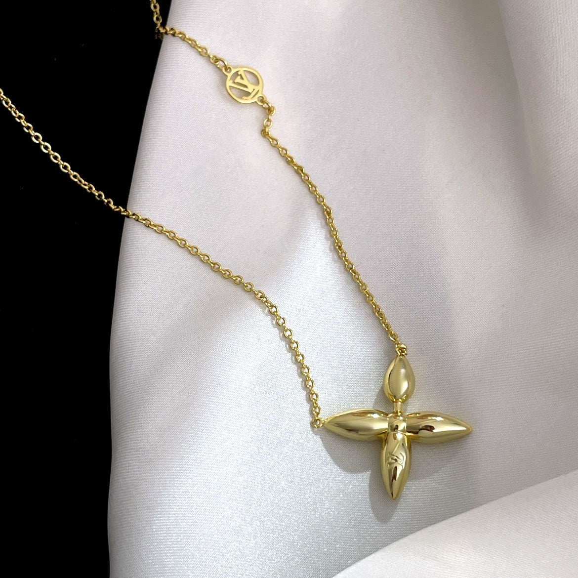 DIANA LOUISETTE GOLD NECKLACE