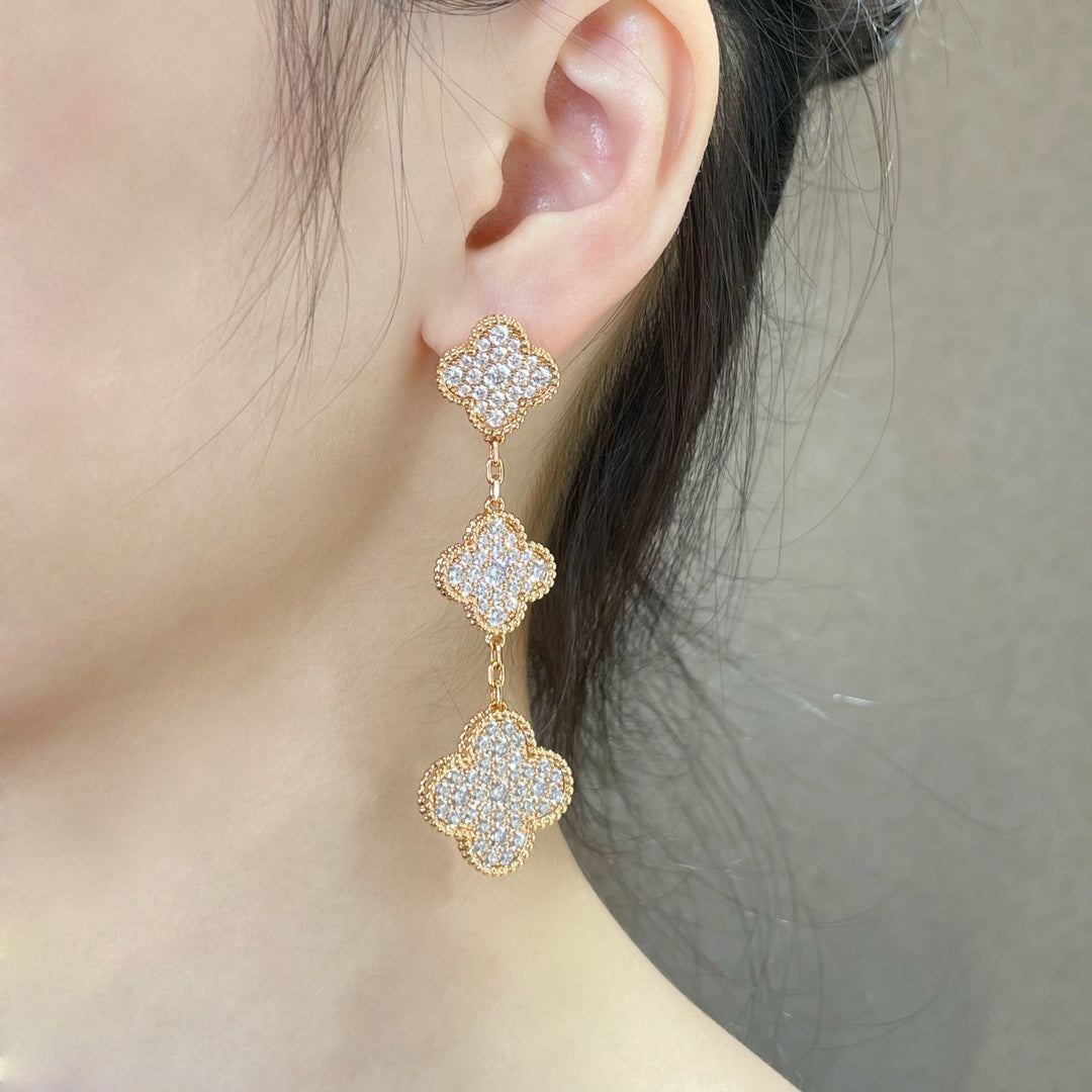 BOUCLES D'OREILLES DIANA CLOVER 3 MOTIFS PAVÉES DE DIAMANTS EN OR ROSE