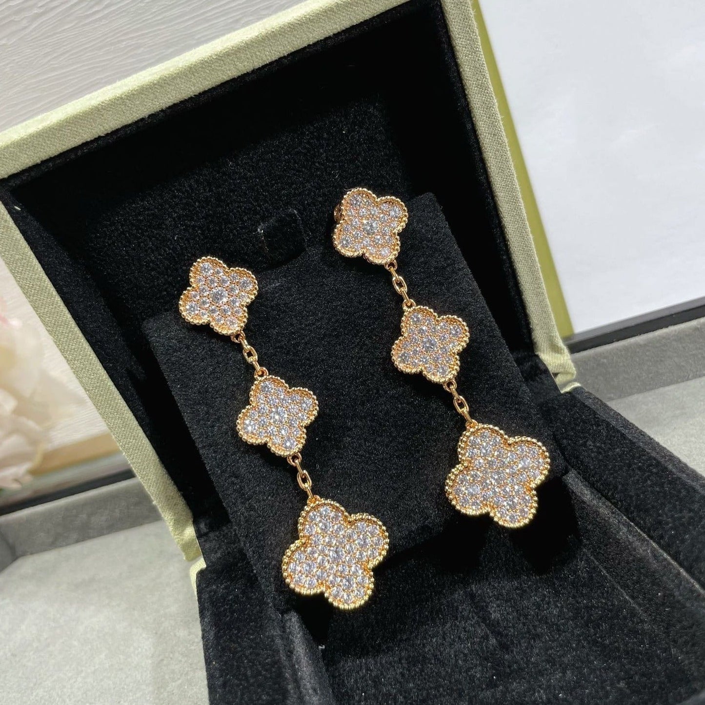 BOUCLES D'OREILLES DIANA CLOVER 3 MOTIFS PAVÉES DE DIAMANTS EN OR ROSE