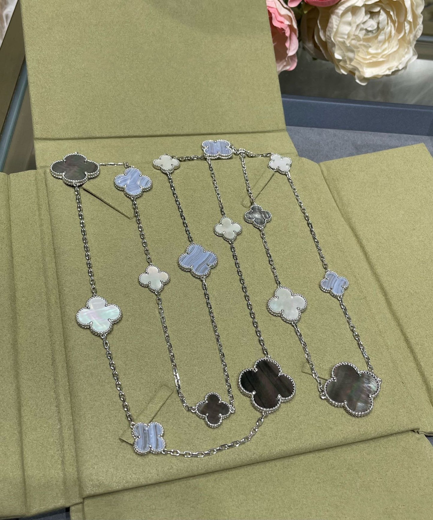 DIANA CLOVER 16 MOTIF CHALCEDONY MOP SILVER NECKLACE