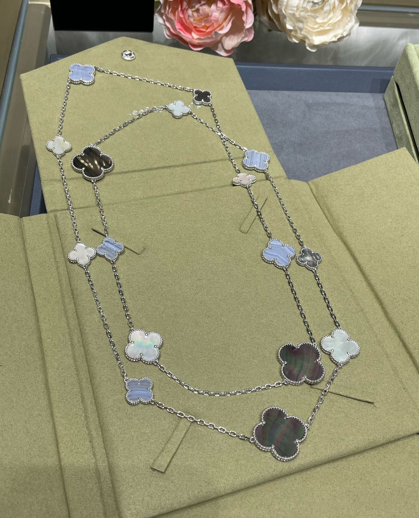 DIANA CLOVER 16 MOTIF CHALCEDONY MOP SILVER NECKLACE