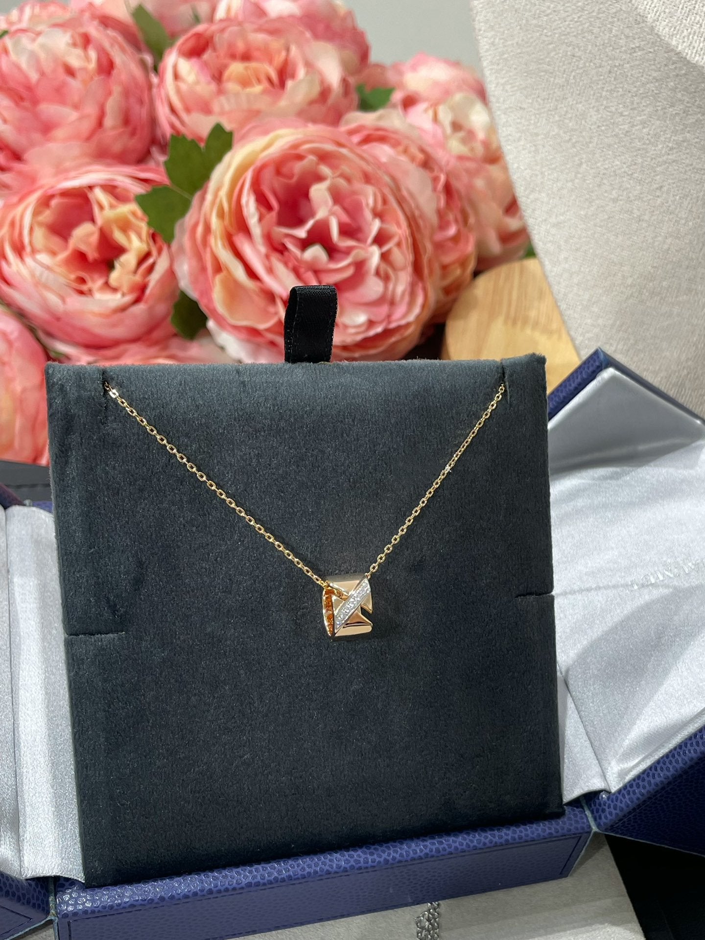 DIANA LIENS EVIDENCE DIAMOND NECKLACE