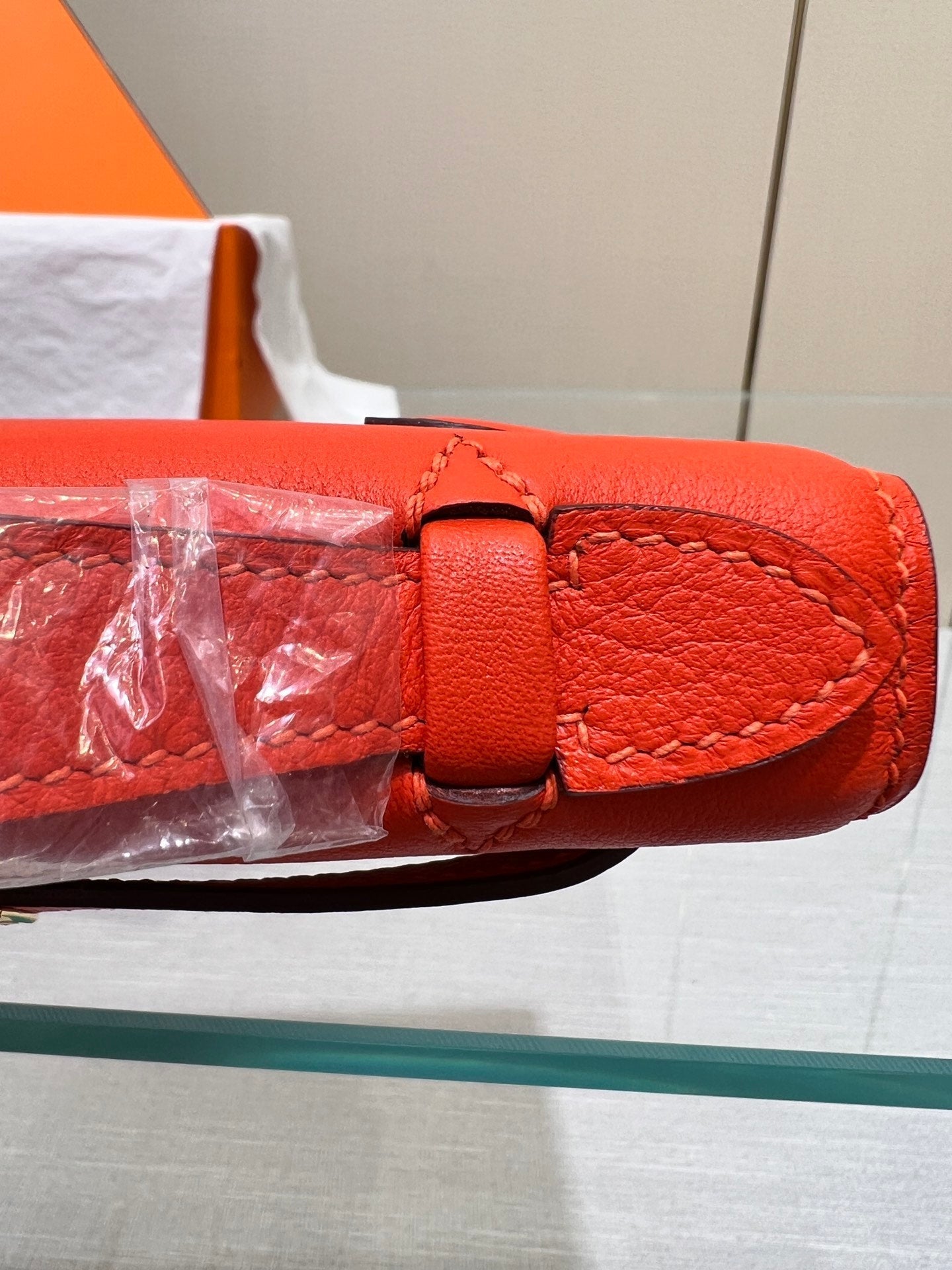 HM KELLY POCHETTE 22CM RED SWIFT GOLD HARDWARE