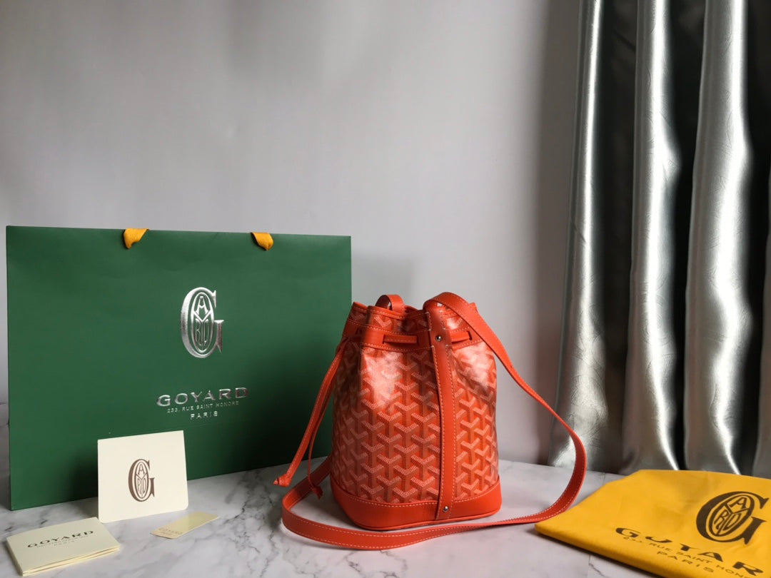 PETIT FLOT BUCKET BAG 22 IN ORANGE GOYARDINE CANVAS AND LAMBSKIN TRIM