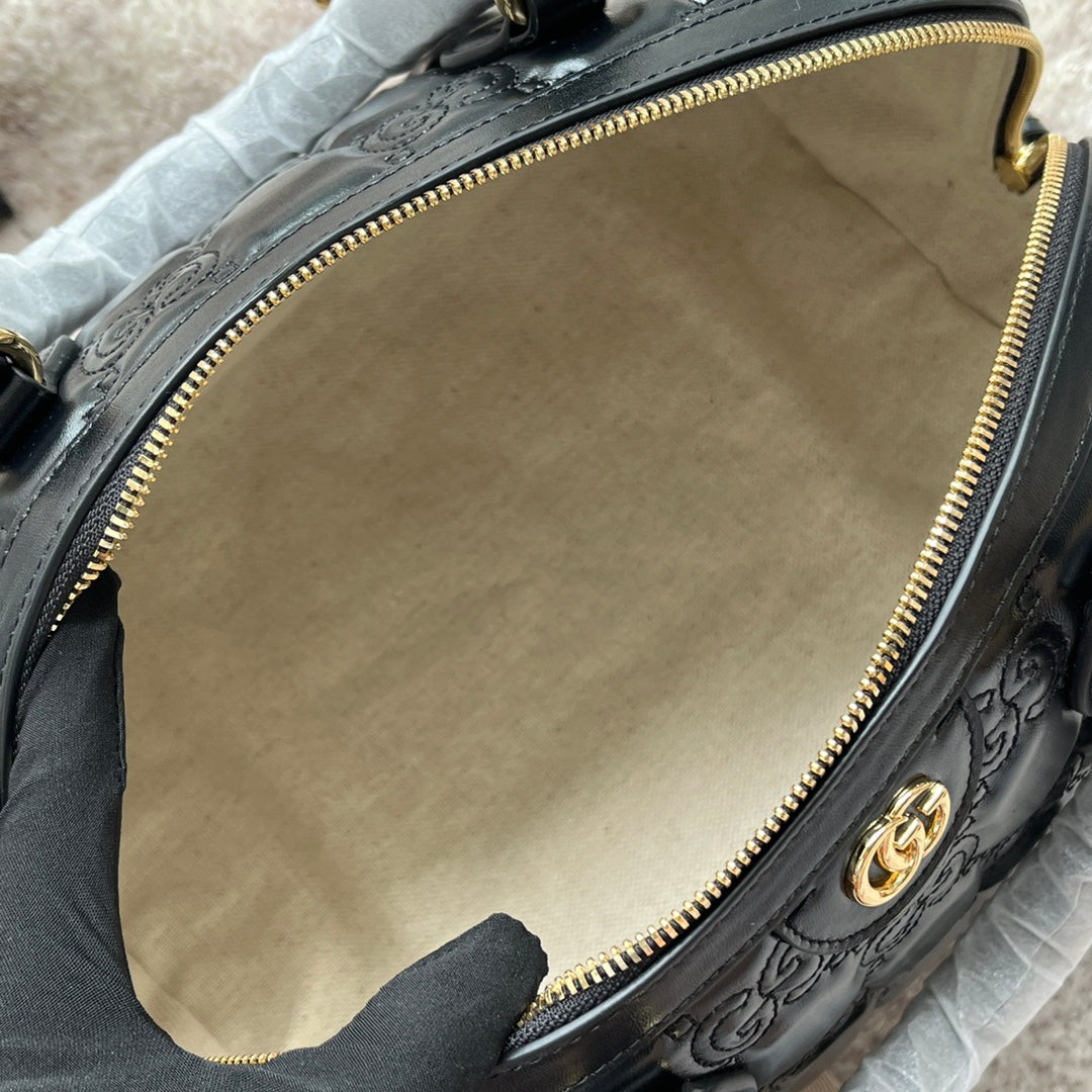 MATELASS¨¦ TOP HANDLE BAG 31 IN BLACK EMBOSSED CALFSKIN GOLD HARDWARE