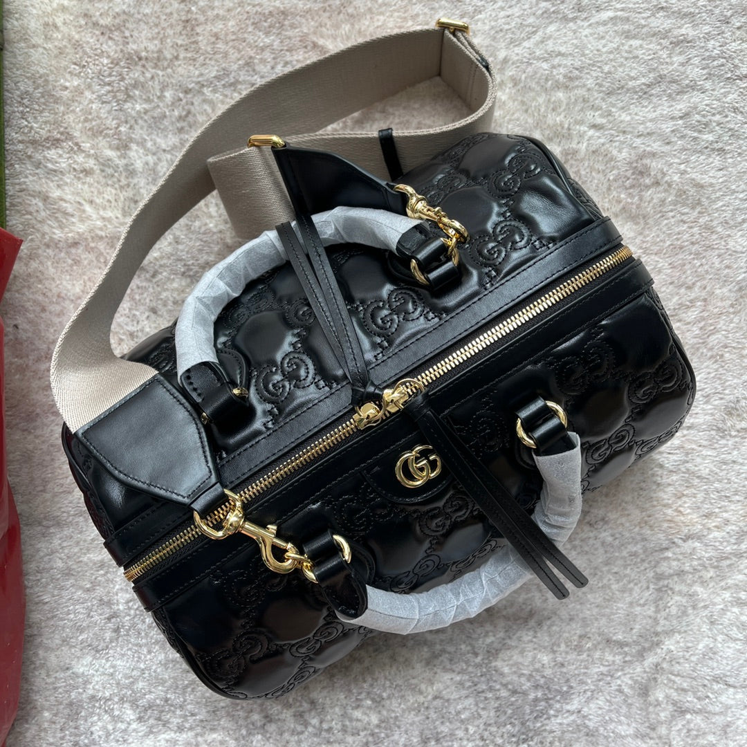 MATELASS¨¦ TOP HANDLE BAG 31 IN BLACK EMBOSSED CALFSKIN GOLD HARDWARE