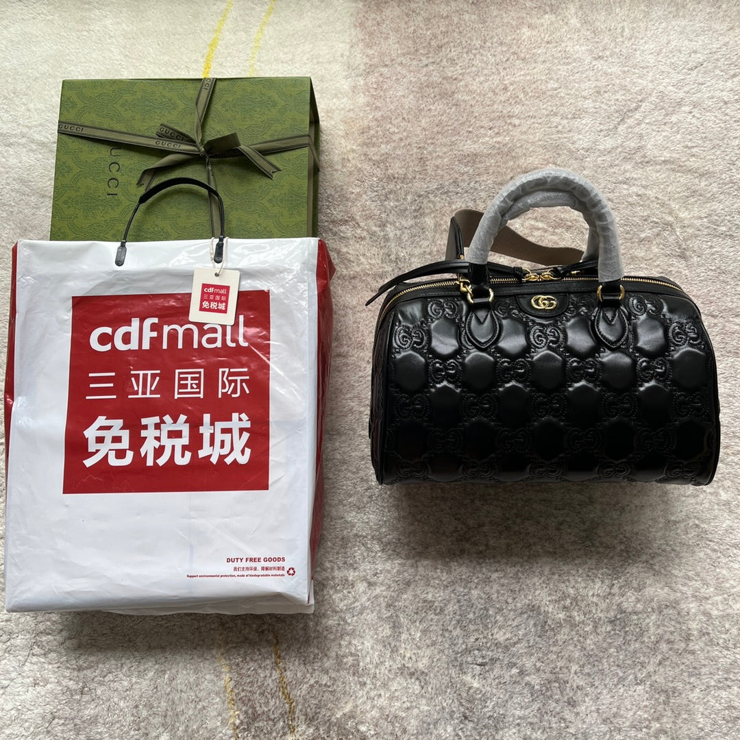 MATELASS¨¦ TOP HANDLE BAG 31 IN BLACK EMBOSSED CALFSKIN GOLD HARDWARE