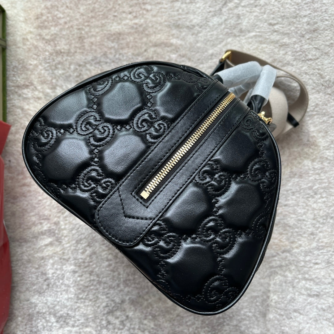 MATELASS¨¦ TOP HANDLE BAG 31 IN BLACK EMBOSSED CALFSKIN GOLD HARDWARE