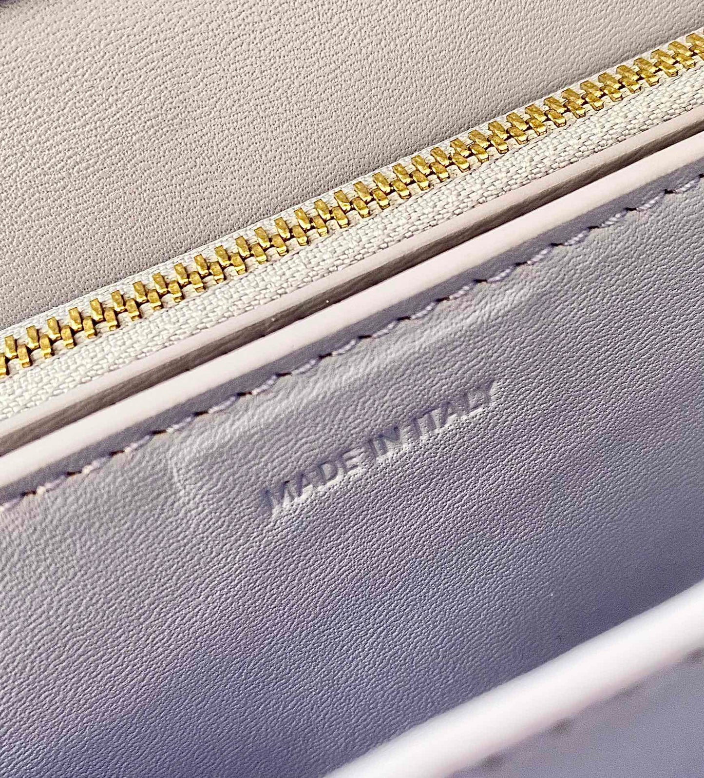 CELINE MEDIUM CLASSIQUE BAG 24CM LIGHT PURPLE CALFSKIN