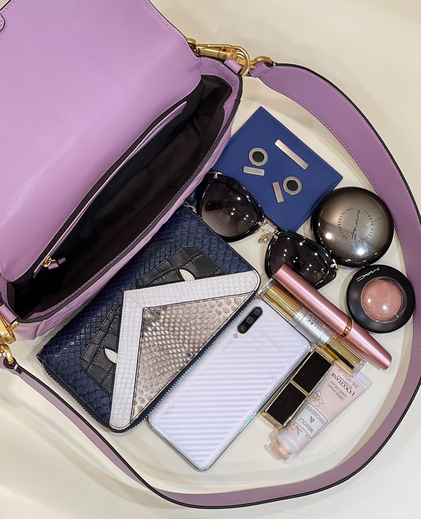BAGUETTE WITH FF MOTIF 27 IN MAUVE PURPLE SOFT LAMBSKIN GOLD HARDWARE