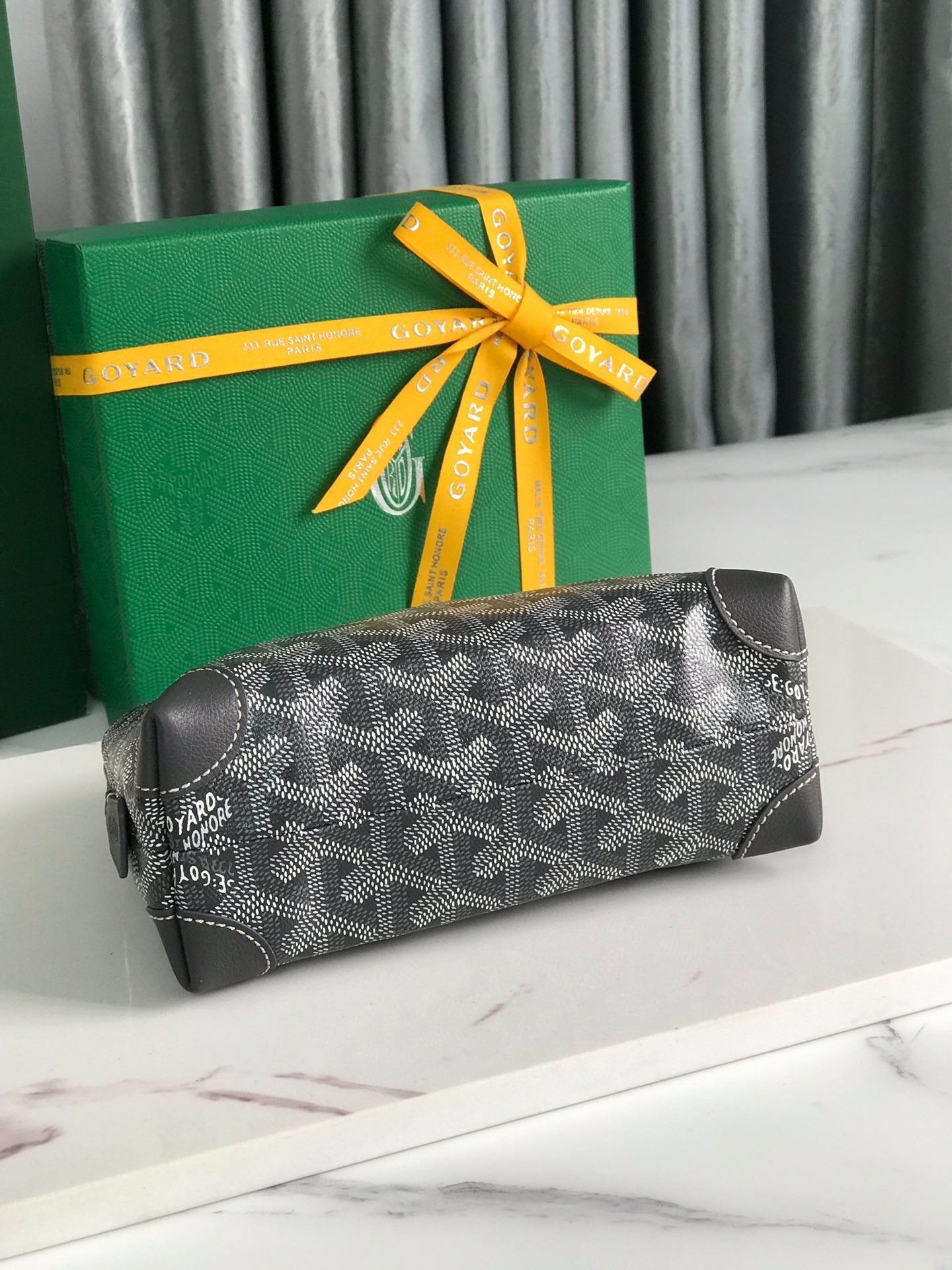 VEND?ME COSMETIC POUCH 17 IN GREY BLACK GOYARDINE CANVAS AND CALFSKIN TRIM