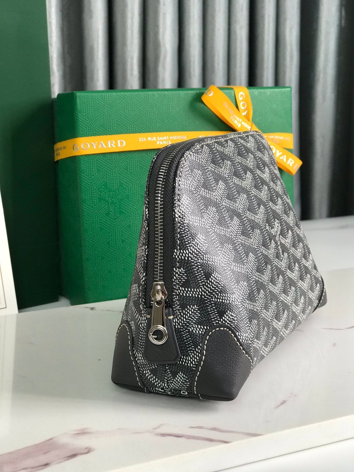 VEND?ME COSMETIC POUCH 17 IN GREY BLACK GOYARDINE CANVAS AND CALFSKIN TRIM