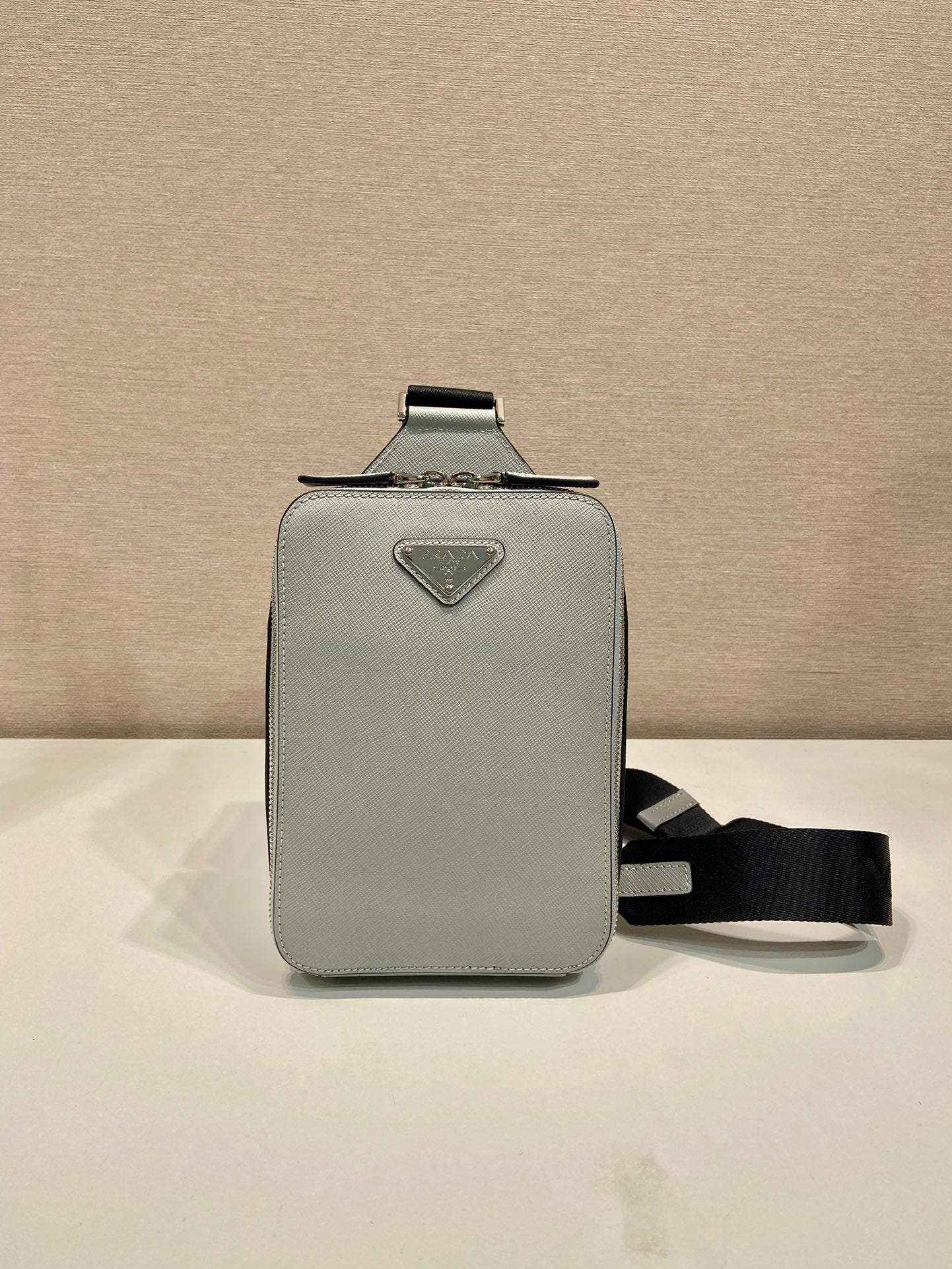 CHEST BAG 20 IN ECHO GRAY SAFFIANO LEATHER