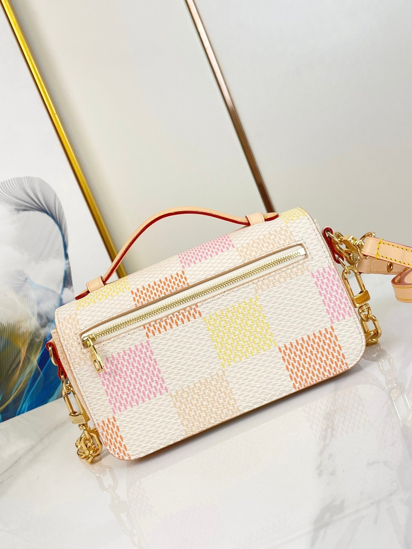 POCHETTE M¨¦TIS EAST WEST 21 IN PEACH DAMIER GIANT CANVAS GOLD HARDWARE